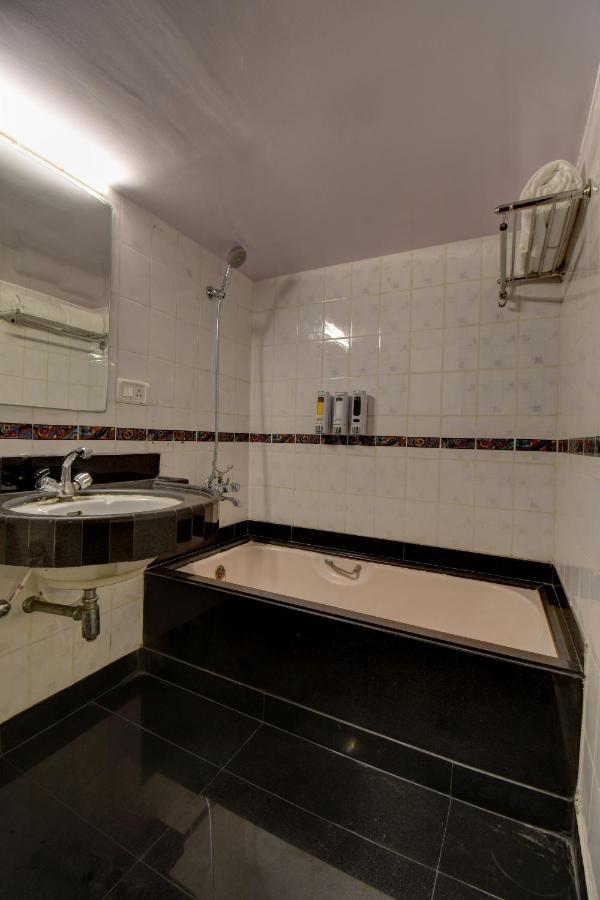 Elite Hotel Lonavala Εξωτερικό φωτογραφία