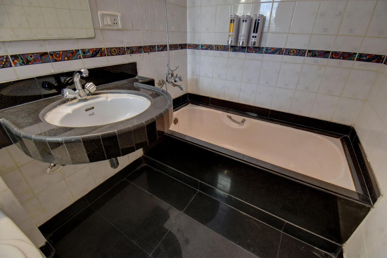 Elite Hotel Lonavala Εξωτερικό φωτογραφία